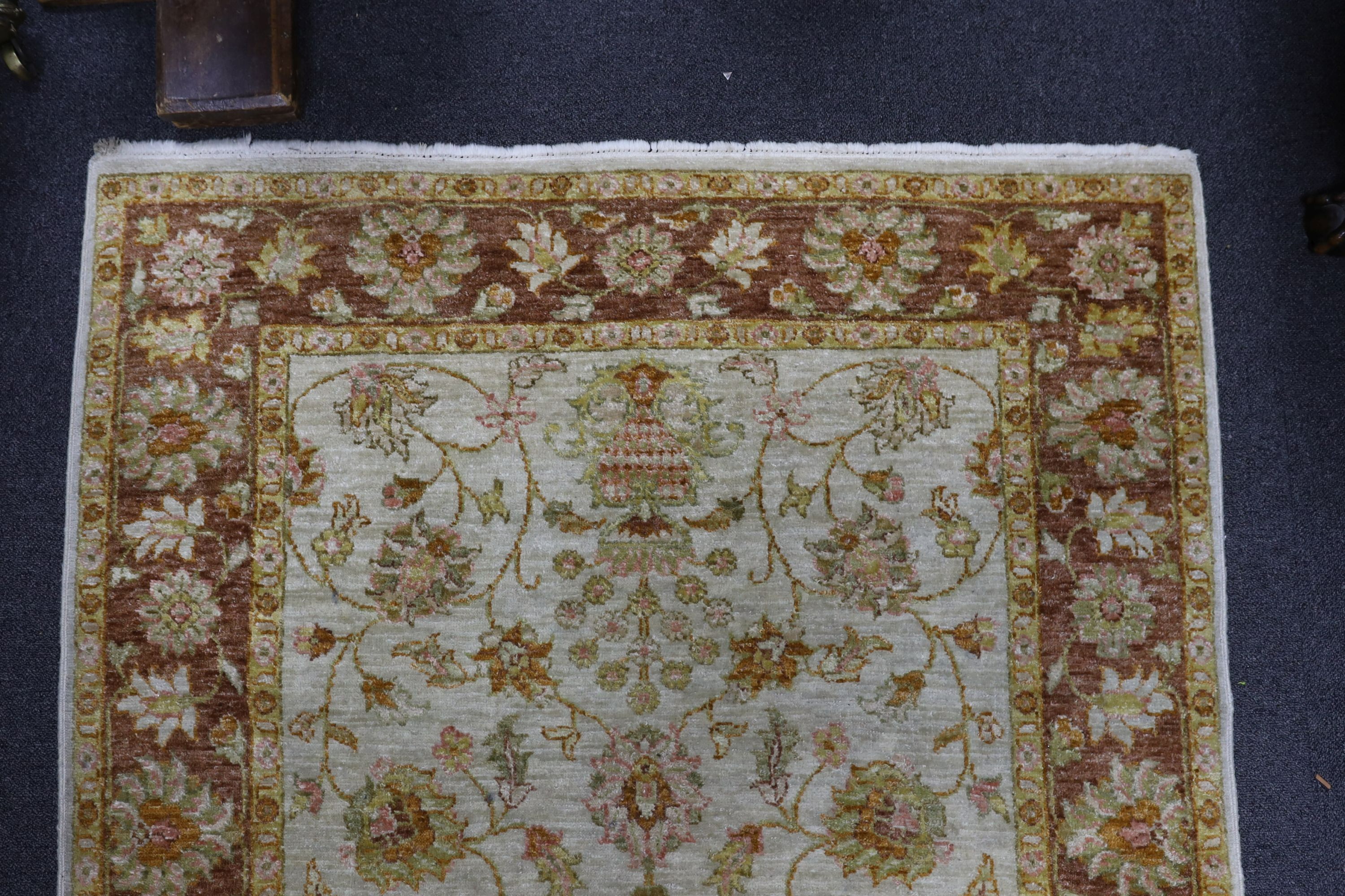 A Ziegler style ivory ground rug, 188 x 122cm